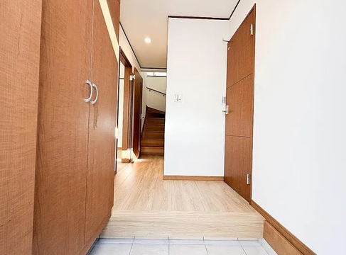 町田市相原町の中古戸建ての廊下の写真