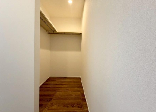 町田市旭町2丁目の新築戸建てのウォークインクローゼットの写真