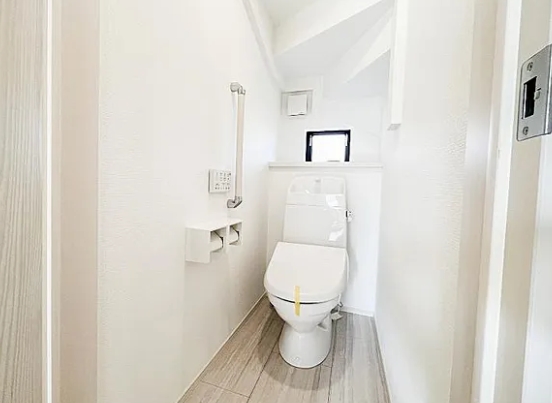 町田市原町田2丁目の新築戸建てAのトイレ1Fの写真