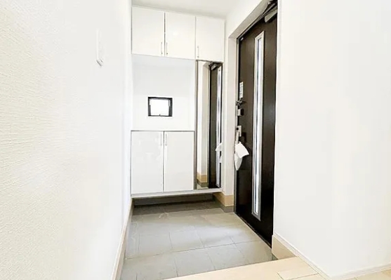 町田市原町田2丁目の新築戸建てBの玄関の写真