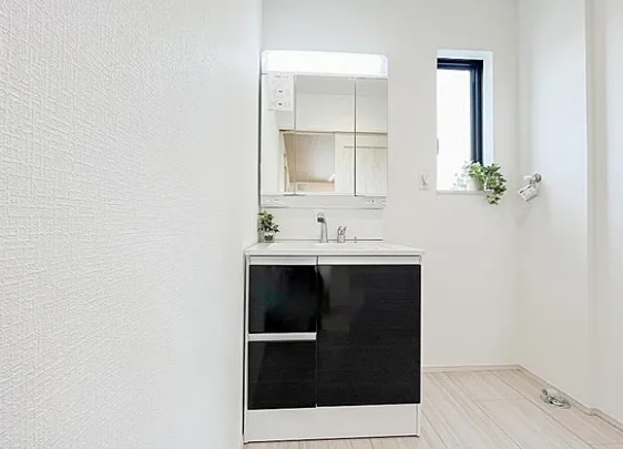町田市原町田2丁目の新築戸建てCの洗面化粧台の写真