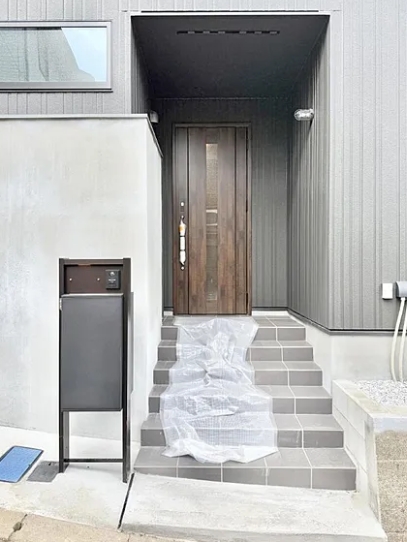 町田市本町田の新築戸建て1の玄関の写真