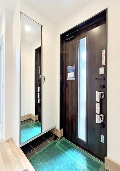 町田市本町田の新築戸建て1の玄関の写真