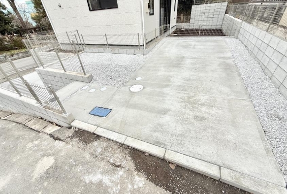 町田市本町田の新築戸建ての駐車場の写真