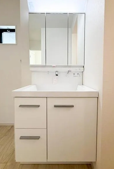 町田市金井8丁目の新築戸建ての1号棟の洗面化粧台の写真