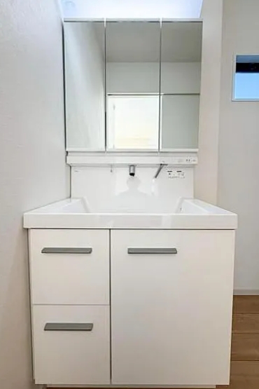 町田市金井8丁目の新築戸建ての2号棟の洗面化粧台の写真
