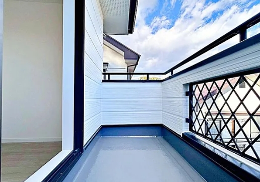 町田市金井ヶ丘2丁目の中古戸建てのバルコニーの写真