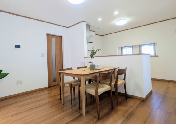 町田市金井ヶ丘2丁目の中古戸建てのダイニングの写真