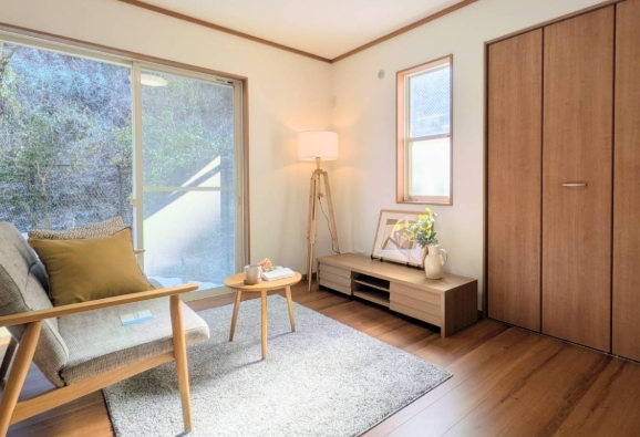 町田市金井ヶ丘2丁目の中古戸建てのリビングの写真