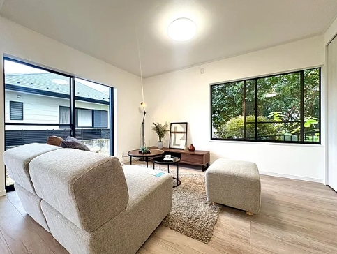 町田市金井ヶ丘2丁目の中古戸建てのリビングの写真