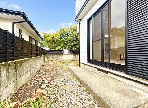 町田市金井ヶ丘2丁目の中古戸建ての庭の写真