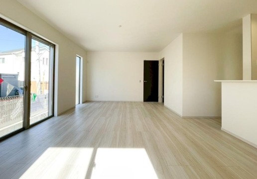 町田市高ヶ坂4丁目の新築戸建てのリビングの写真