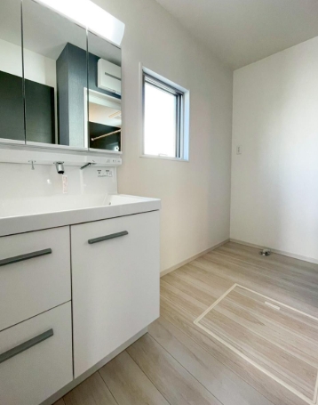 町田市高ヶ坂4丁目の新築戸建ての洗面化粧台の写真