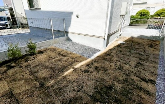 町田市高ヶ坂4丁目の新築戸建ての庭の写真