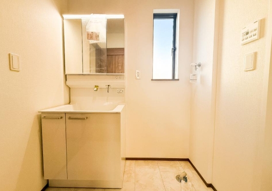 町田市南大谷1丁目の新築戸建ての洗面化粧台の写真