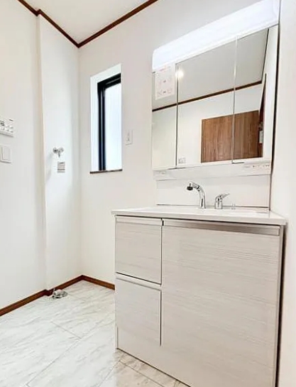 町田市南大谷1丁目の新築戸建てEの洗面化粧台の写真