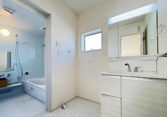 町田市野津田町の新築戸建て2の洗面化粧台の写真