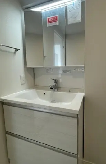 町田市小川5丁目の中古マンションの洗面化粧台の写真