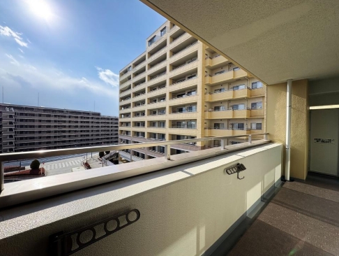 町田市小山ヶ丘3丁目の中古マンションのバルコニーの写真