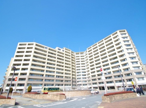 町田市小山ヶ丘3丁目の中古マンションの外観の写真