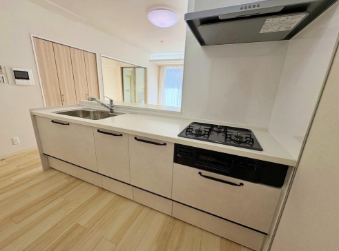 町田市小山ヶ丘3丁目の中古マンションのキッチンの写真