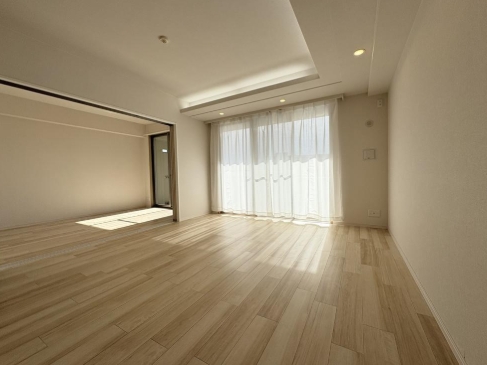 町田市小山ヶ丘3丁目の中古マンションのリビングの写真