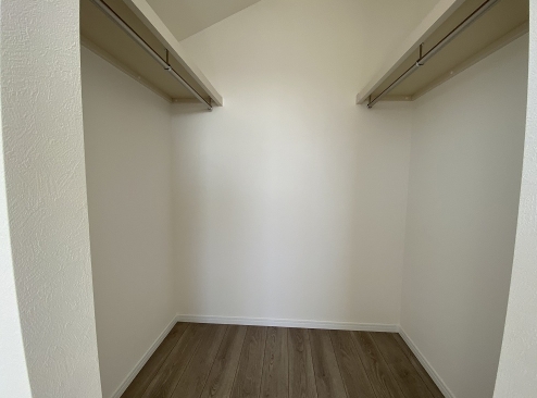 町田市小山町の新築戸建てAのウォークインクローゼットの写真