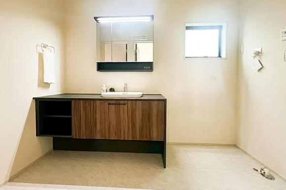 町田市真光寺2丁目の新築戸建て1の洗面化粧台の写真