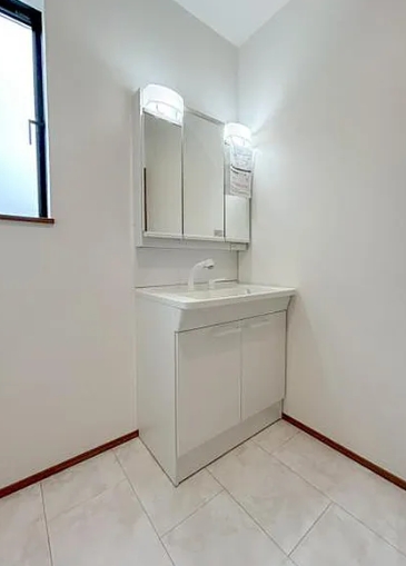 町田市鶴川4丁目の新築戸建てB号棟の洗面化粧台の写真