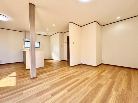 町田市矢部町の中古戸建てのリビングの写真