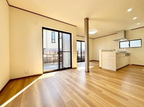 町田市矢部町の中古戸建てのリビングの写真