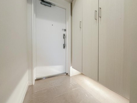 八王子市狭間町の中古マンションの玄関の写真