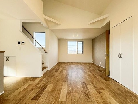 八王子市東浅川町の新築戸建てのリビングの写真