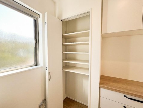 八王子市東浅川町の新築戸建てのパントリーの写真