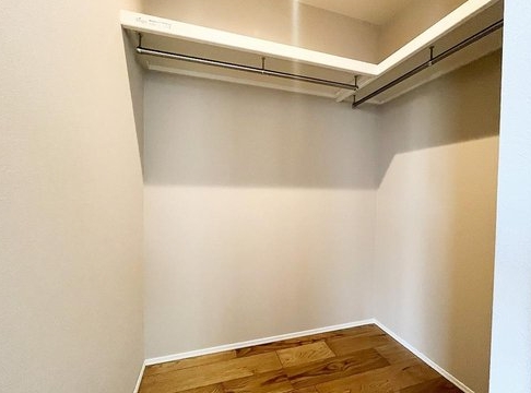 八王子市東浅川町の新築戸建てのウォークインクローゼットの写真