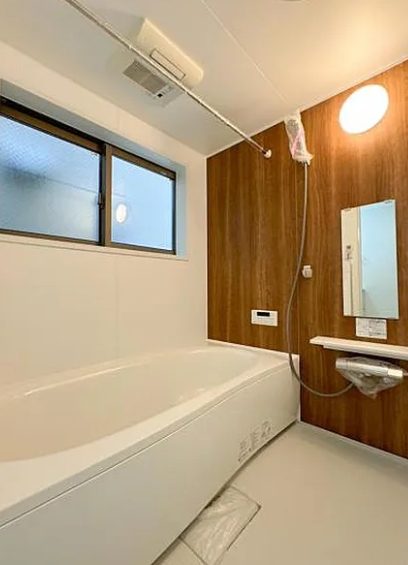 八王子市本町の中古戸建てのバスルームの写真