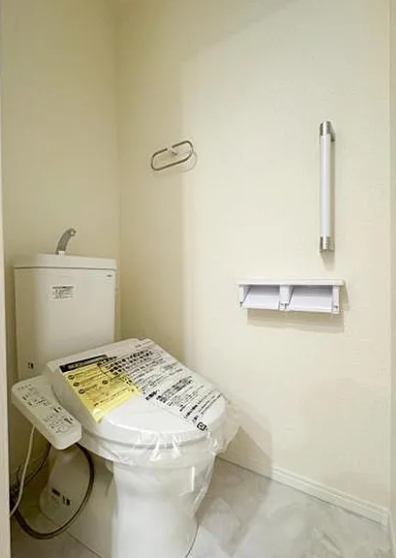八王子市本町の中古戸建てのトイレ1fの写真