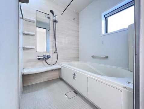 八王子市石川町の中古戸建てのバスルームの写真