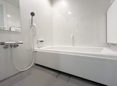 八王子市石川町の中古戸建てのバスルームの写真