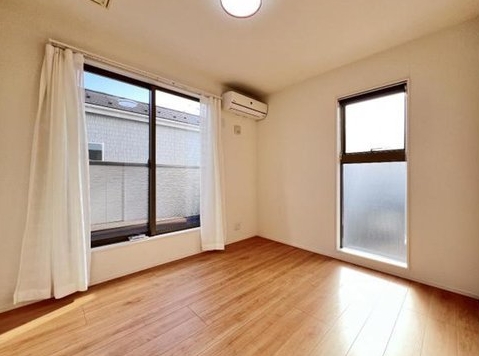 八王子市石川町の中古戸建ての洋室2の写真