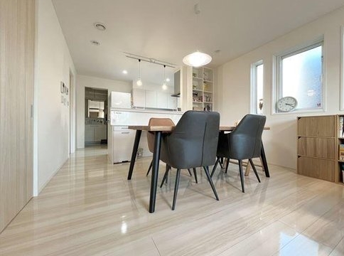 八王子市石川町の中古戸建てのダイニングの写真