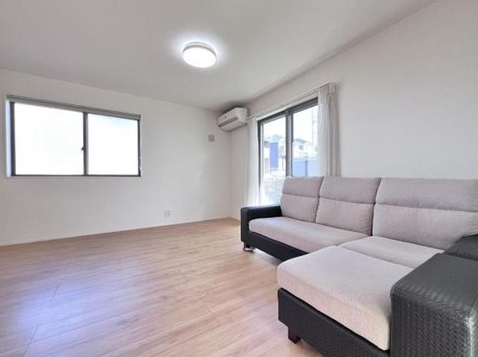 八王子市石川町の中古戸建てのリビングの写真