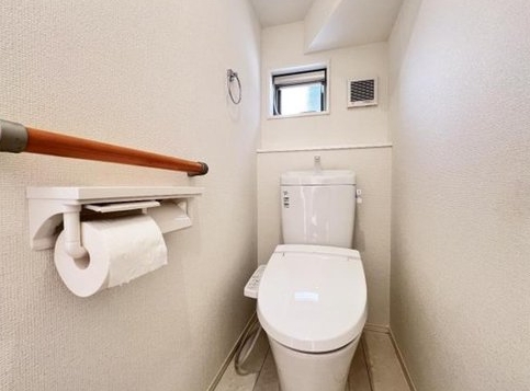 八王子市石川町の中古戸建てのトイレ1fの写真