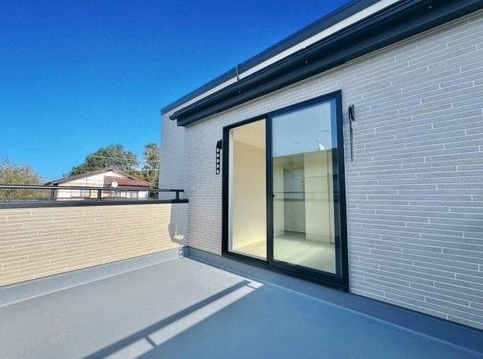 八王子市泉町の新築戸建てのバルコニーの写真