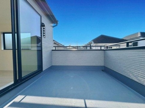 八王子市泉町の新築戸建てのバルコニーの写真