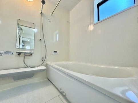 八王子市泉町の新築戸建てのバスルームの写真