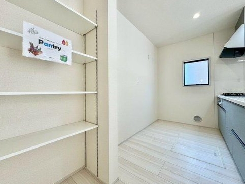 八王子市泉町の新築戸建てのパントリーの写真