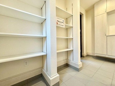 八王子市泉町の新築戸建てのシューズクロークの写真