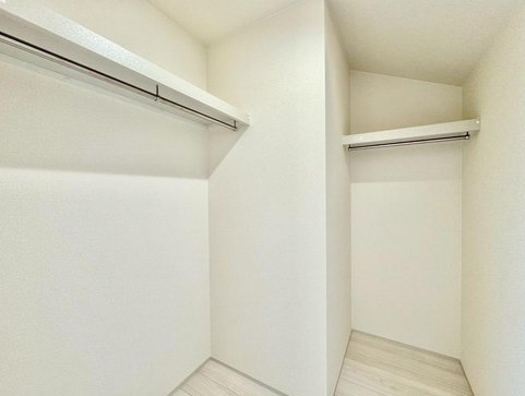 八王子市泉町の新築戸建てのウォークインクローゼットの写真