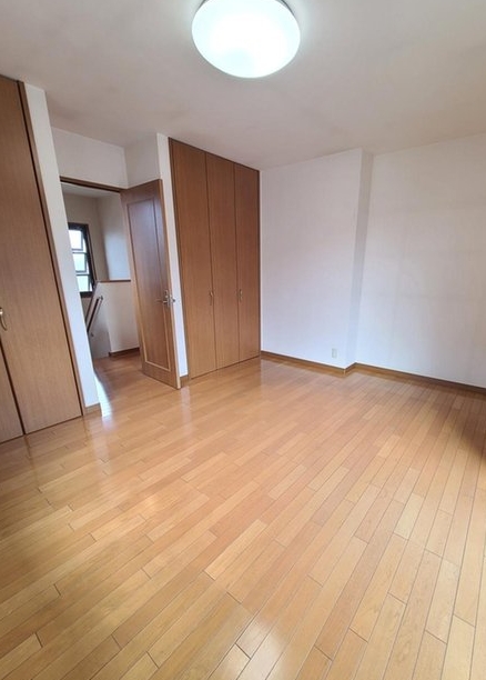 八王子市片倉町の中古戸建ての洋室1の写真